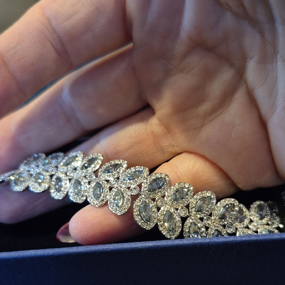 Swarovski Silver Leaf Bracelet - image 2